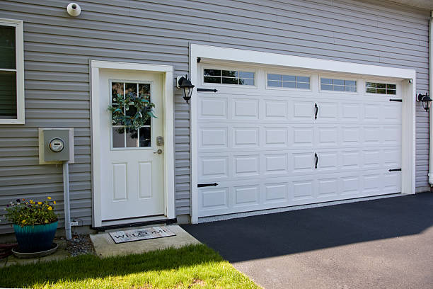 24/7 Emergency Garage Door Panel Replacement experts in Philadelphia, MS